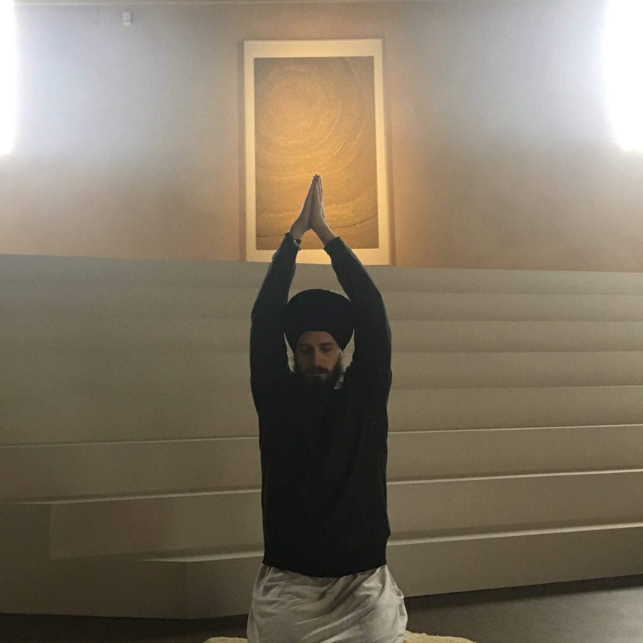 The Secret Key: Kundalini Yoga with Che Ahlers, 2016 | Zuecca Project Space, Venice, Italy | Artwork: © Slater B. Bradley | Courtesy of Slater Bradley Studio, Berlin and Galeria Filomena Soares, Lisbon | Photo: Slater Bradley Studio