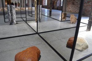 Mirrors on mirrors – ALICJA KWADE at the Venice Biennale Image