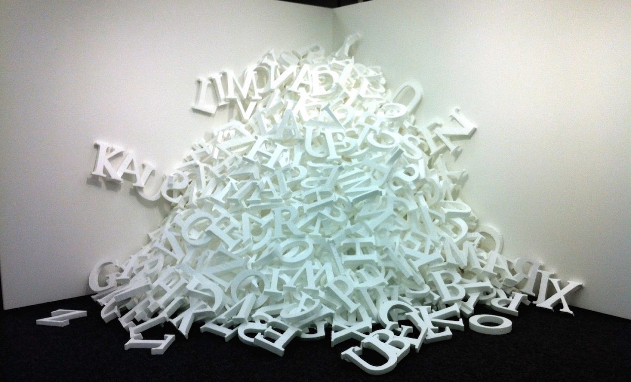 "FLUT", 1500 letters, Styrofoam, Technische Sammlungen Dresden, 2016