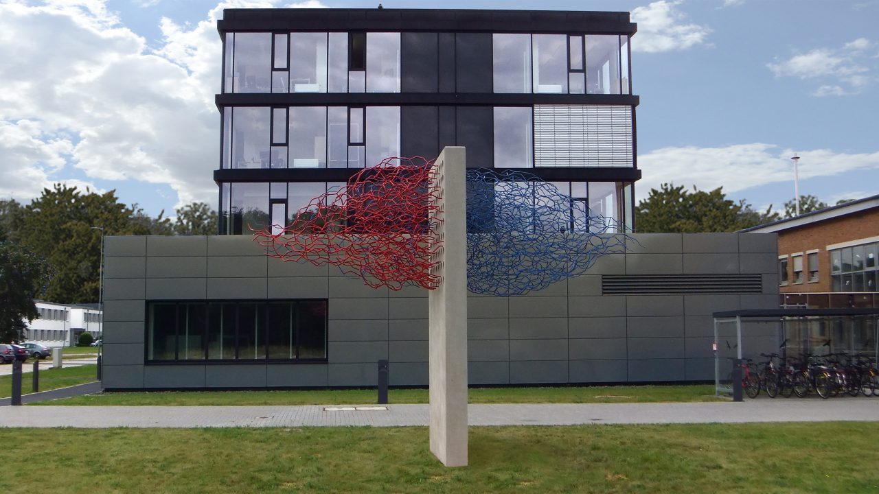 "STREAM", concrete, stainless steel, painted, 4.3 x 6 x 2 meters, Forschungszentrum Jülich, 2016