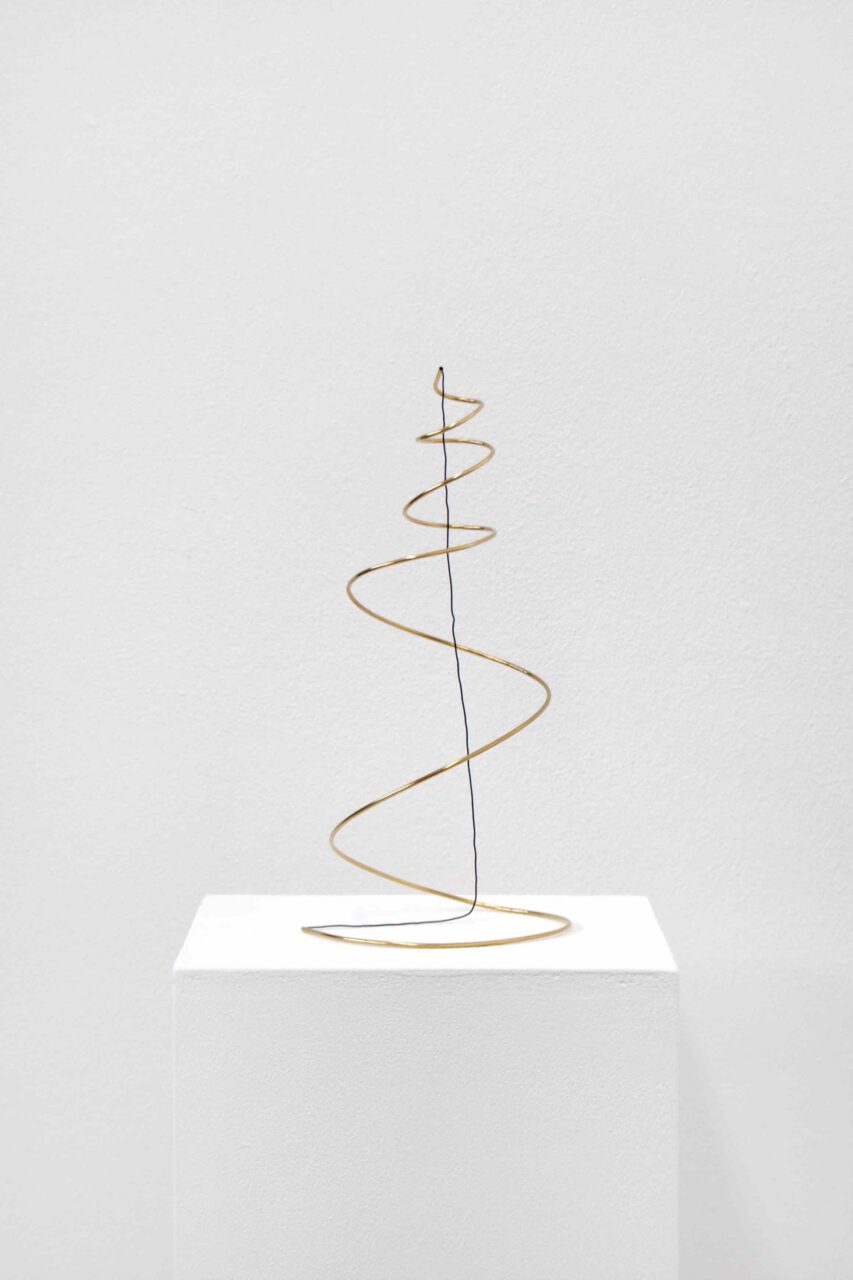 Spacedrawings_008 2020, brass, iron wire, 24 x 12 x 11 cm